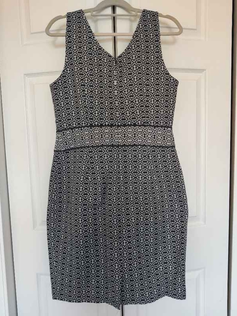 Sleeveless Black and White Patterned Midi Dress